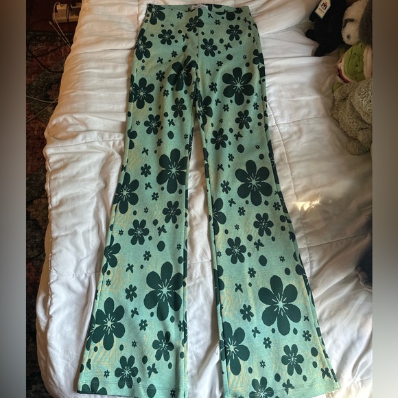urban outfitters blue floral print bryn pull-on flare pant - Picture 2 of 7